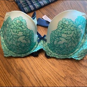 Victoria’s Secret bra, new condition 34C